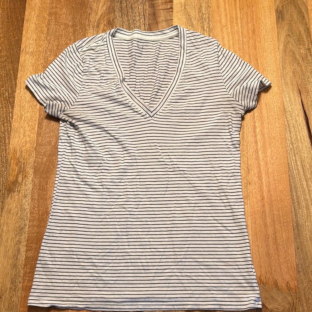 GAP V-neck Black and White Striped Tee
